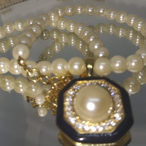 Pearl Necklace & Pendant - Picture 2 of 3
